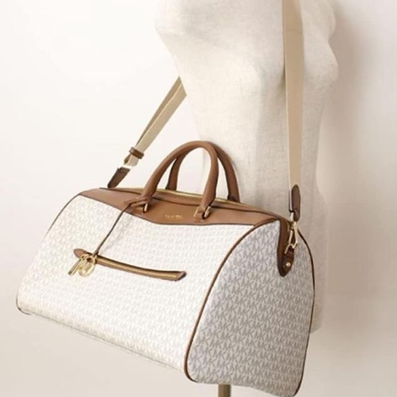 Michael Kors Extra Large Top Zip Duffle Bag Vanilla - Picture 2 of 4